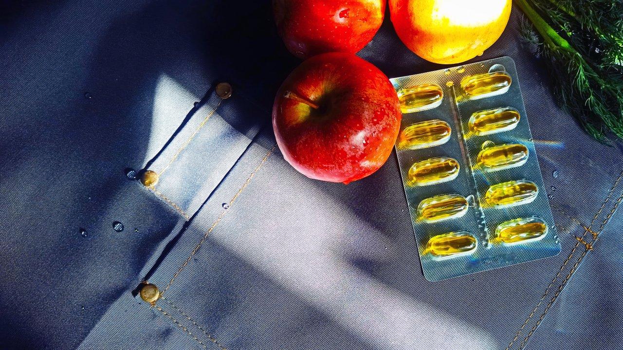 Infographie sur les rôles biologiques des vitamines et minéraux dans le corps humain pour une santé optimale.